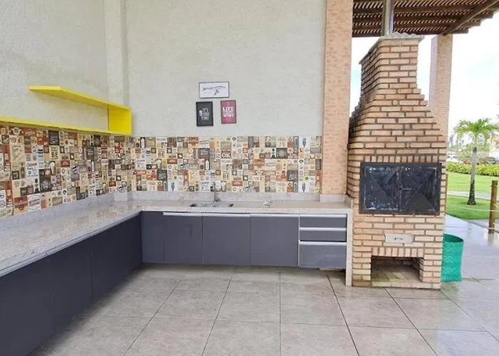 Em Condominio Com Piscinas